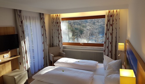 Habitación triple, balcón