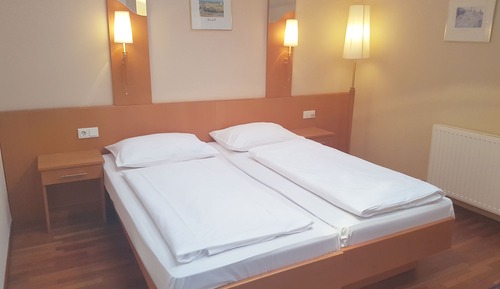 Habitación Confort con 1 cama doble o 2 individuales