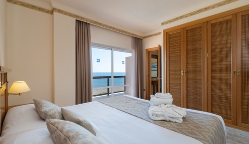Habitación doble superior, terraza, vistas al mar (2 pax)