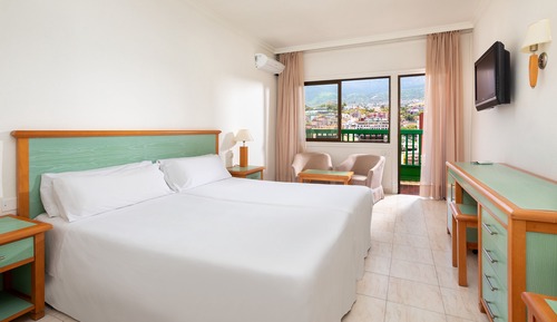 Habitación (Sol Room 2 adults 1 child)