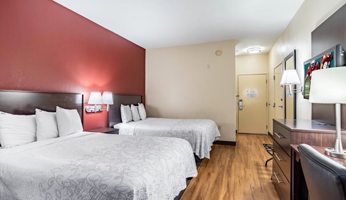 Habitación estándar, 2 camas dobles (Roll-In Shower, Smoke Free)