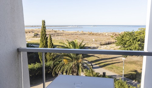 Habitación clásica doble, vistas parciales al mar