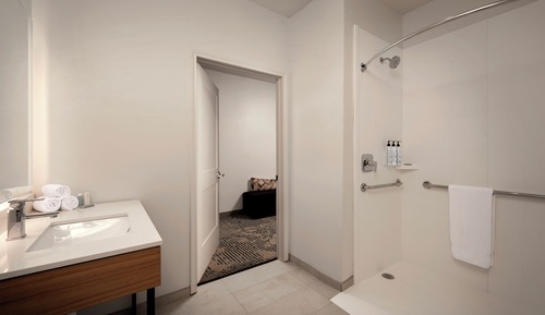 Suite, varias camas (Mobility/Hearing Accessible, Tub)
