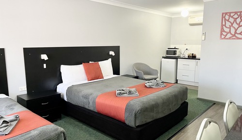 Habitación, no fumadores (Twin, 1 Queen, 1 Single )
