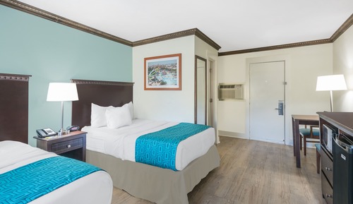 Suite familiar, no fumadores (3 Double Beds)