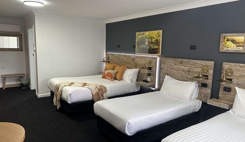 Habitación, varias camas