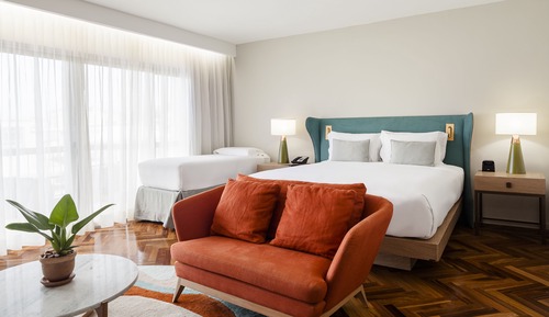 Suite familiar, vistas a la ciudad (1 King Bed & 2 Twin Beds)