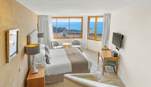 Habitación doble superior, vistas parciales al mar
