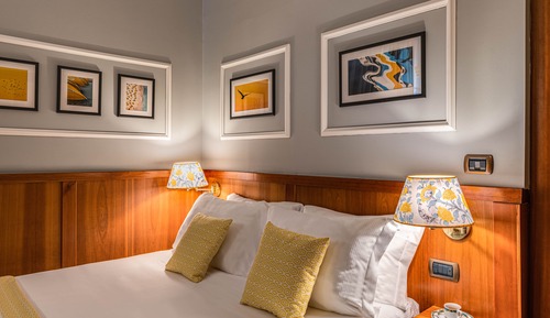 Habitación estándar con 1 cama doble o 2 individuales, vistas a la ciudad