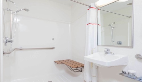 Habitación, 1 cama de matrimonio, accesible para personas con discapacidad (Roll-In Shower)