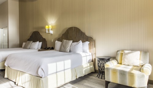Habitación Deluxe, 2 camas de matrimonio, vistas parciales al mar