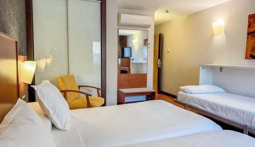 Habitación Doble Superior con cama supletoria (acceso gratuito al Solárium)