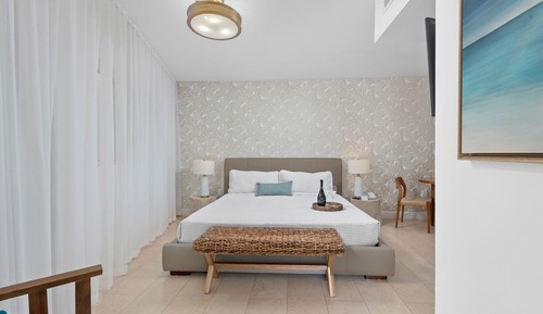 Estudio básico, 1 cama de matrimonio grande