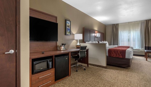   2 Queen Beds, Suite, Nonsmoking, Upgrade