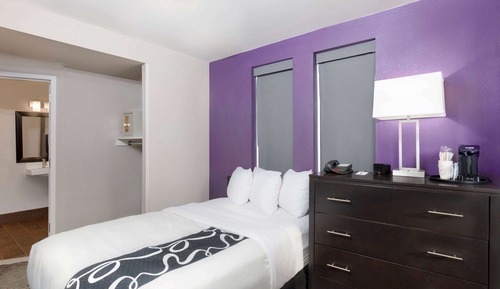Habitación Deluxe, 1 cama doble, no fumadores (Mobility/Hearing Impaired)
