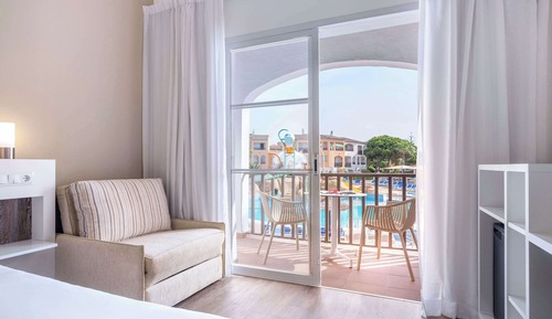 Sol Room with Splash View