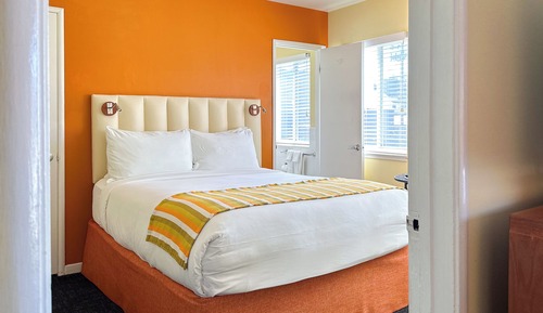 Habitación, 1 cama de matrimonio, junto a la piscina