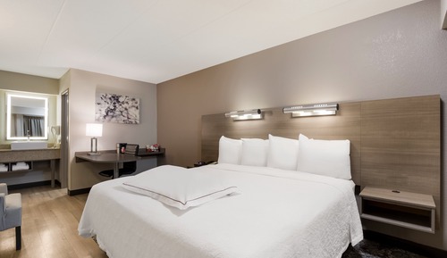Habitación Premium, 1 cama de matrimonio grande (Upgraded Bedding & Snack, Smoke Free)