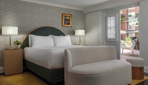 Habitación Deluxe, 1 cama de matrimonio grande (Deluxe Poolside Courtyard King)