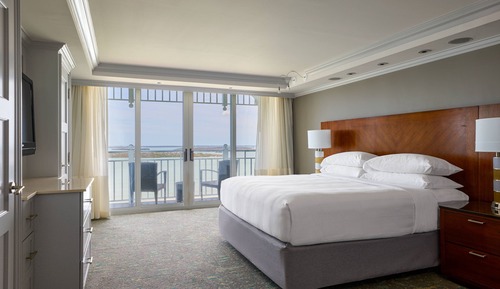 1 King Bed, Waterview, Captiva Tower, Guest Room Mobility Accessible, Roll-in Shower