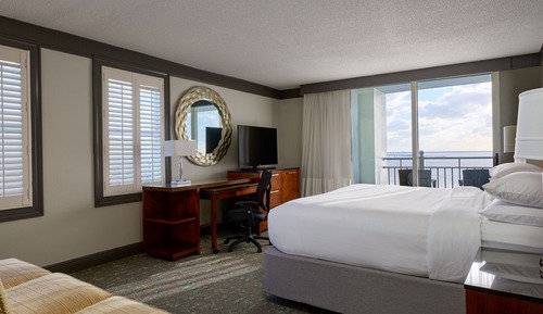 1 King Bed, Waterfront, Main Tower, Guest Room