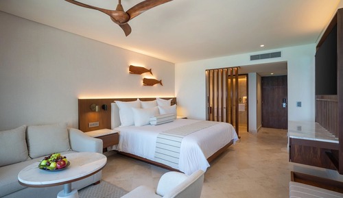 Deluxe Lagoon View Balcony King