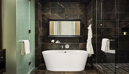 Superior King Courtyard View with Tub