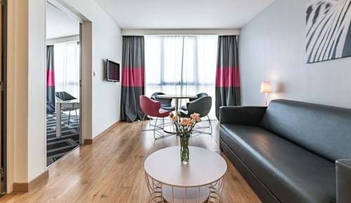 Suite, 1 cama de matrimonio grande con sofá cama