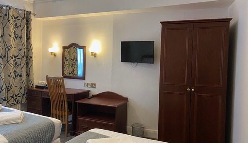 Habitación triple estándar, baño privado (for up to 3 people)