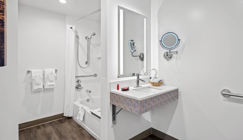 Habitación estándar, 2 camas dobles, accesible para personas con discapacidad, bañera (Bathtub)
