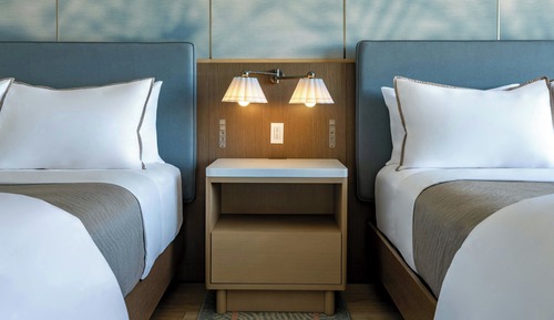 2 Queen Beds Partial Bay View (Mobility Accessible)