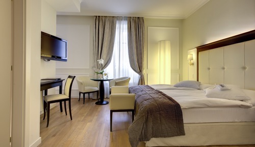 Habitación superior, 1 cama de matrimonio, vistas a la ciudad