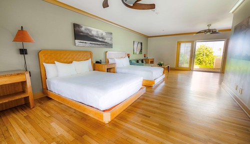 Habitación, 2 camas de matrimonio, vistas parciales al mar
