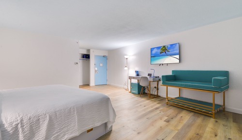 Habitación clásica, 1 cama de matrimonio grande, no fumadores (Mobility/Hearing, Roll-In Shower)