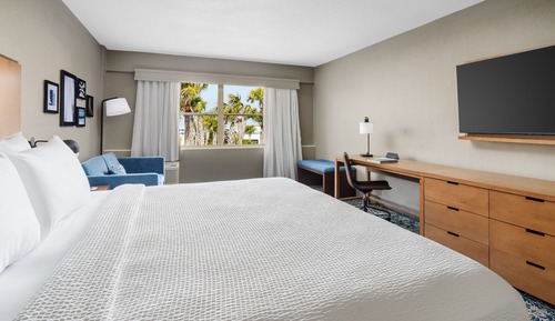 Habitación tradicional, 1 cama de matrimonio grande con sofá cama
