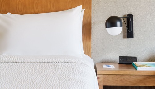 Habitación tradicional, 1 cama de matrimonio grande con sofá cama, vistas al patio
