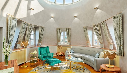 Suite, en una planta alta