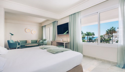 Suite junior, vistas a la piscina