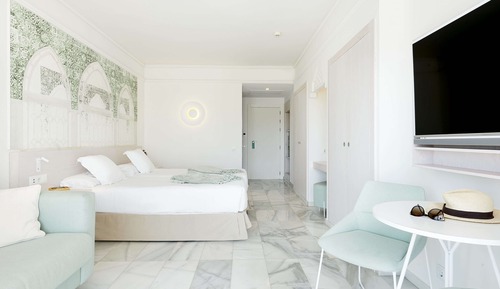 Habitación doble, vistas parciales al mar