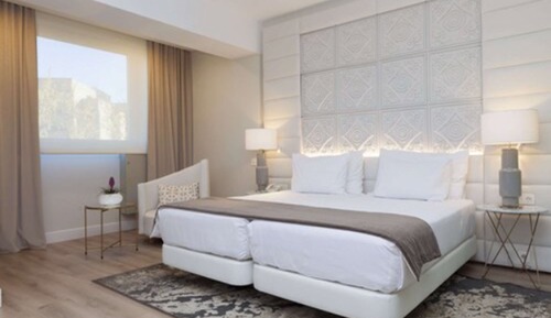 Habitación junior con 1 cama doble o 2 individuales
