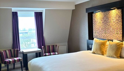 Deluxe King Room