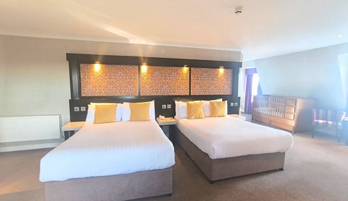 Deluxe Family Suite - 2 Double Beds & 1 Single Bed