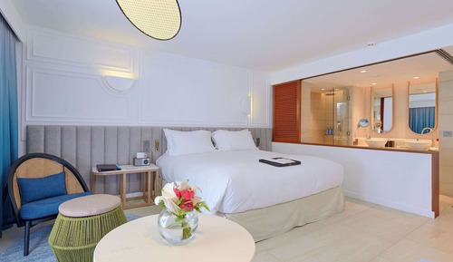 Habitación de lujo con 2 camas individuales, 1 cama de matrimonio grande, balcón