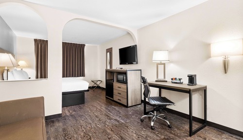 Habitación, 1 cama de matrimonio grande (Larger Room;with Sofabed)