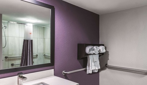 Habitación, 1 cama de matrimonio grande, no fumadores (Mobility, tub w grab bars)