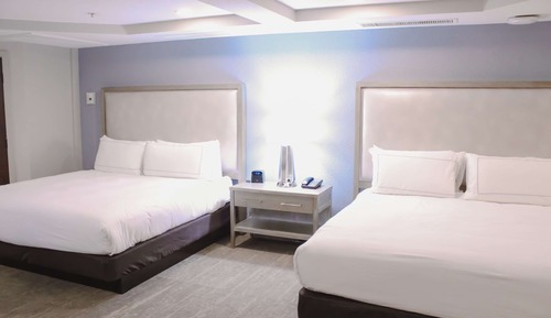 Habitación, varias camas