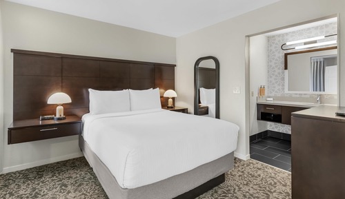 Suite, 1 cama de matrimonio (Mobility Roll in Shower One Bedroom)