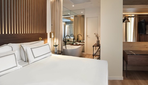 Suite (Master Suite The Level)