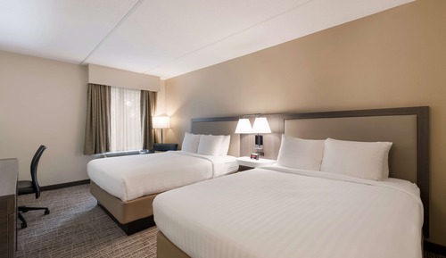Habitación estándar, 2 camas de matrimonio, frigorífico y microondas, en edificio anexo