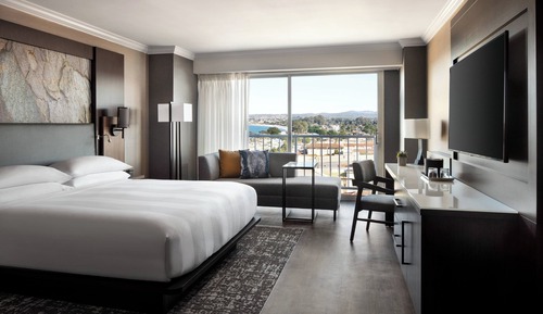 Room, 1 King Bed, Partial Bay View
